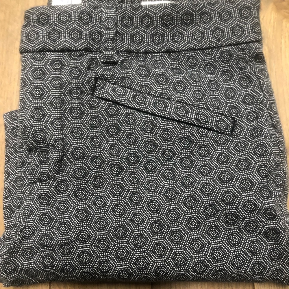 GAP size 2 Regular skinny ankle black and white print pants